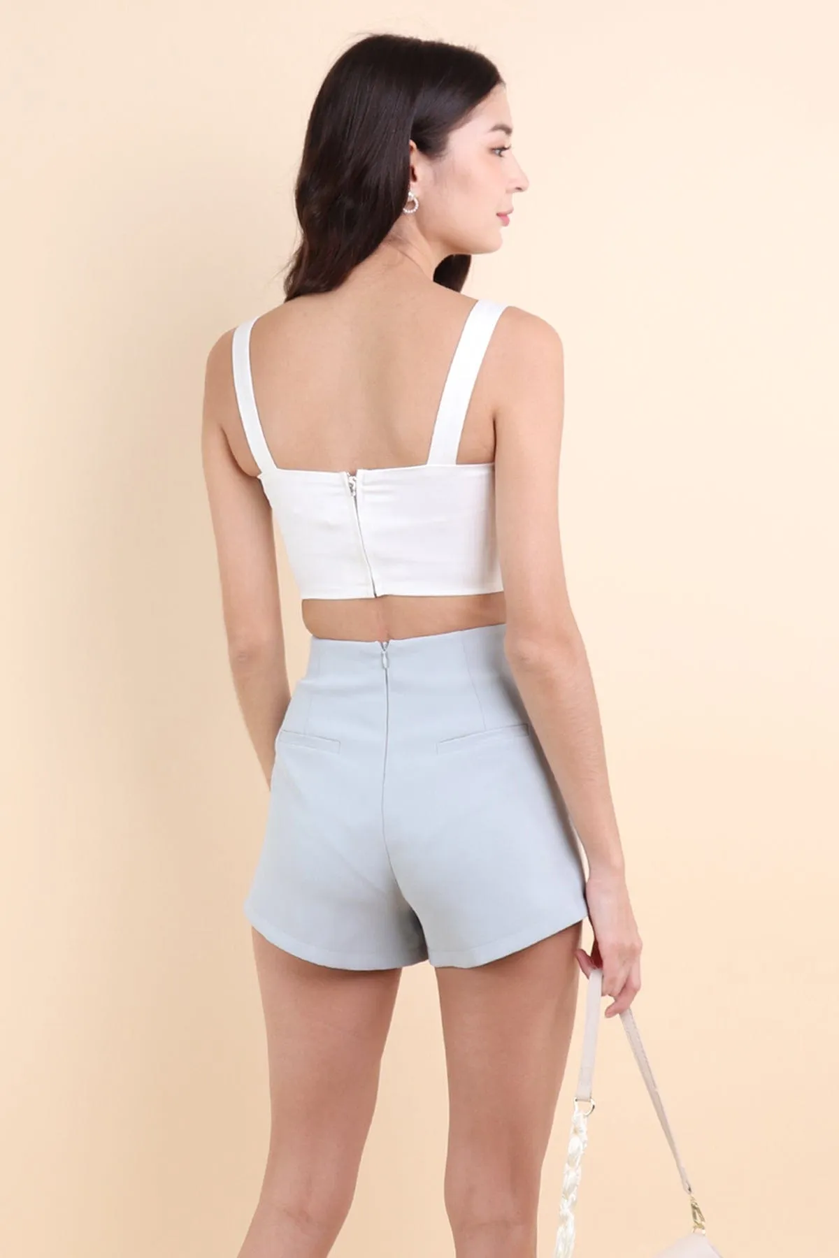 GWEN SEAMLESS SHORTS IN ICY BLUE